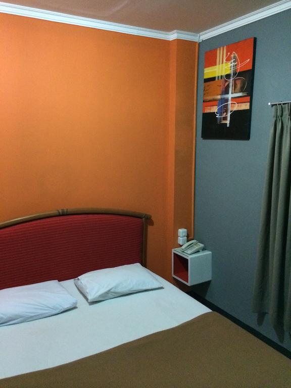 Hollywood Hotel Jakarta Extérieur photo