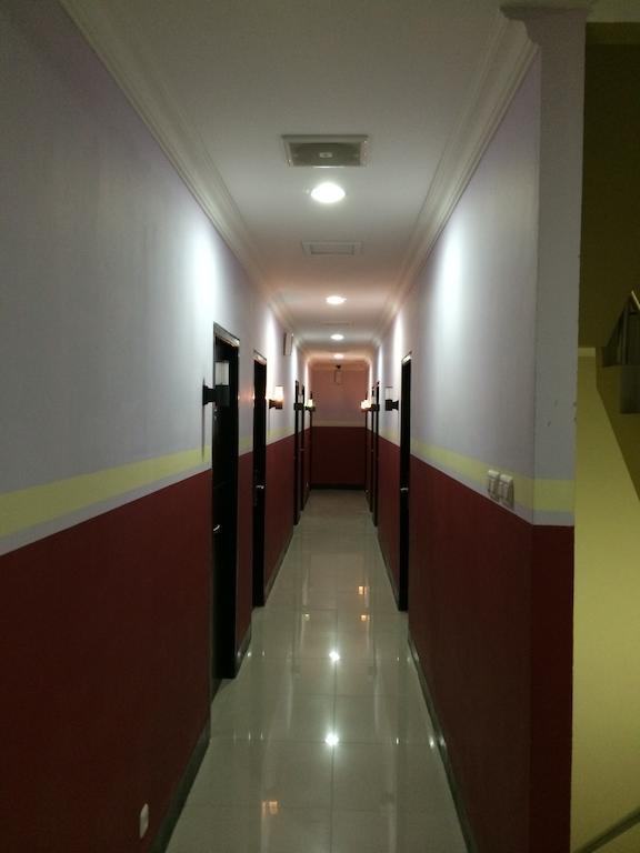 Hollywood Hotel Jakarta Extérieur photo