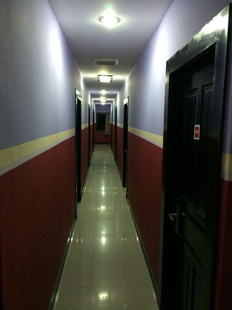 Hollywood Hotel Jakarta Extérieur photo