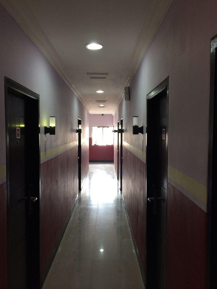 Hollywood Hotel Jakarta Extérieur photo