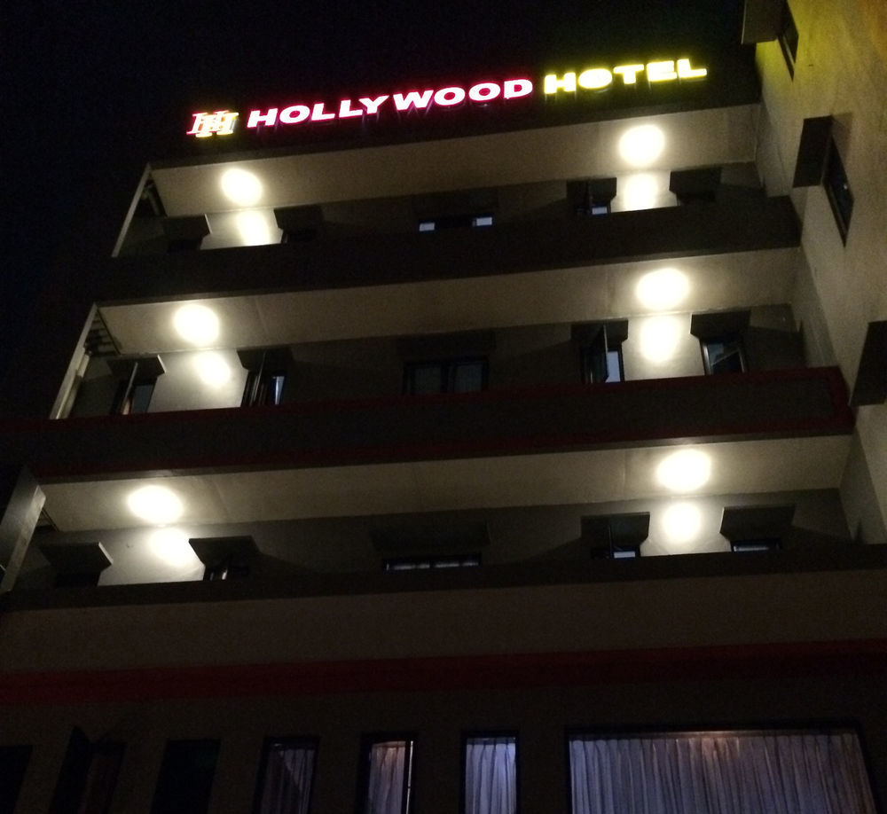 Hollywood Hotel Jakarta Extérieur photo