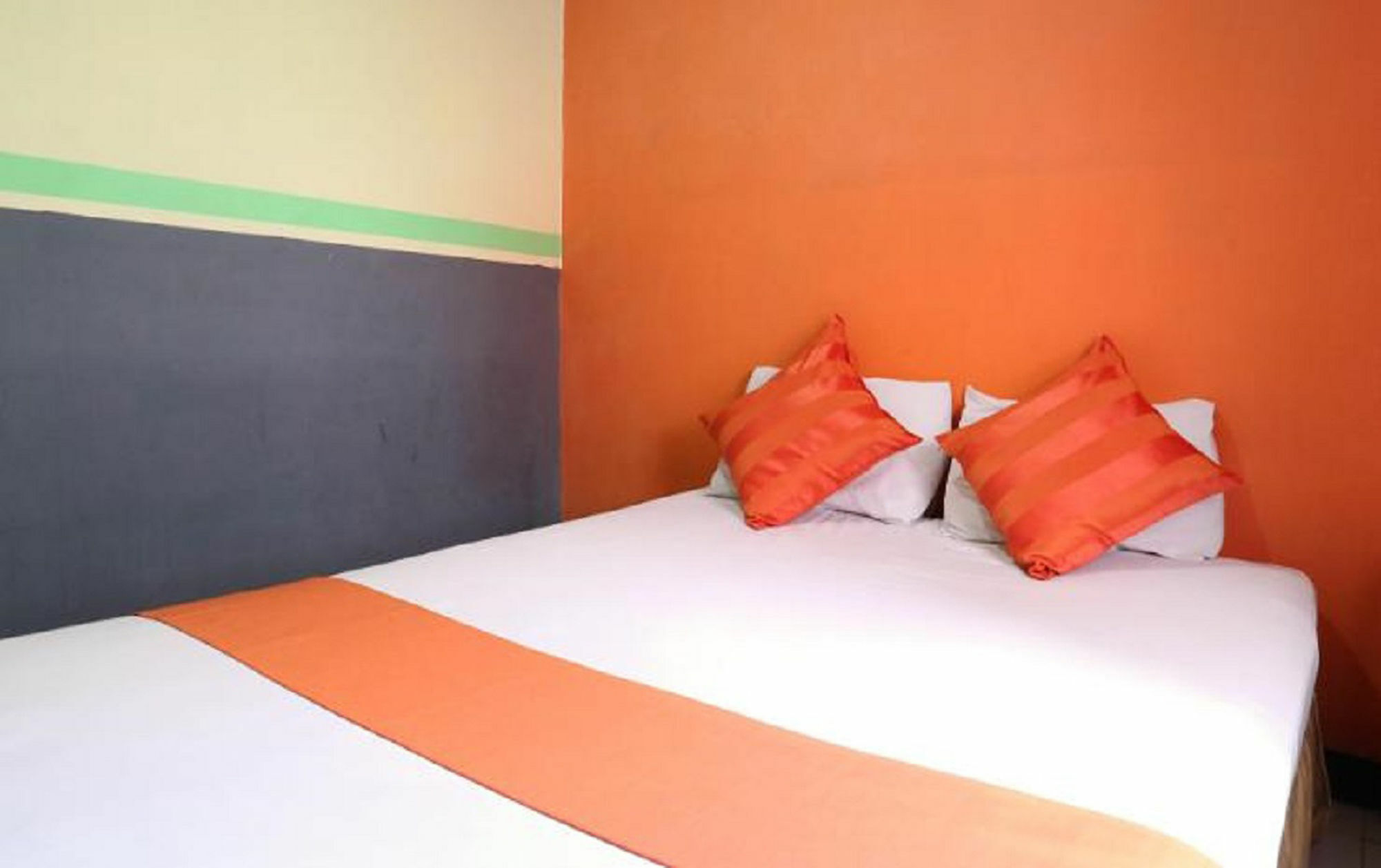 Hollywood Hotel Jakarta Extérieur photo